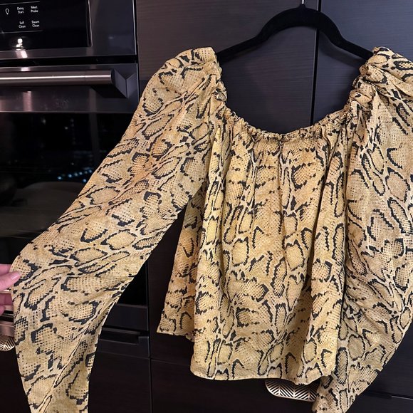 Frame Off the Shoulder Billow Top in Python - Size Small - Picture 2 of 3